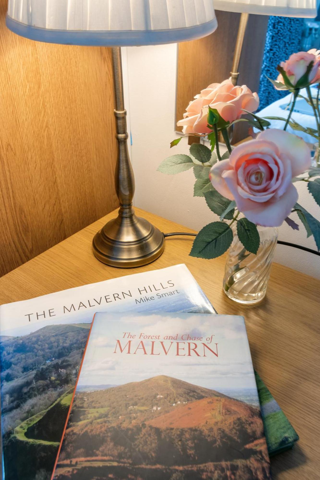Elegant Malvhina Retreat On The Malvern Hills Great Malvern Exterior photo
