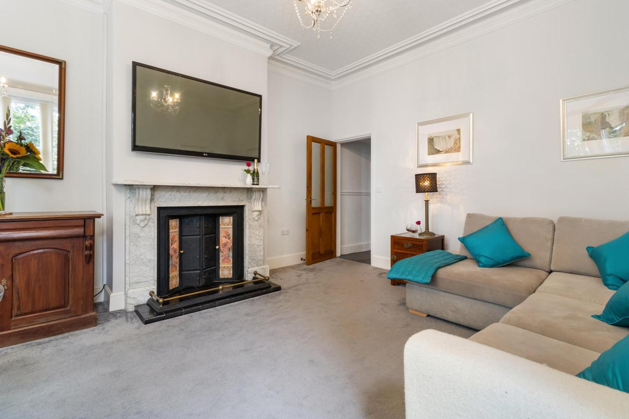 Elegant Malvhina Retreat On The Malvern Hills Great Malvern Exterior photo